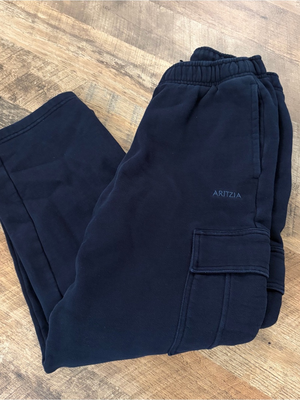 Aritzia cargo wide leg navy blue sweatpants